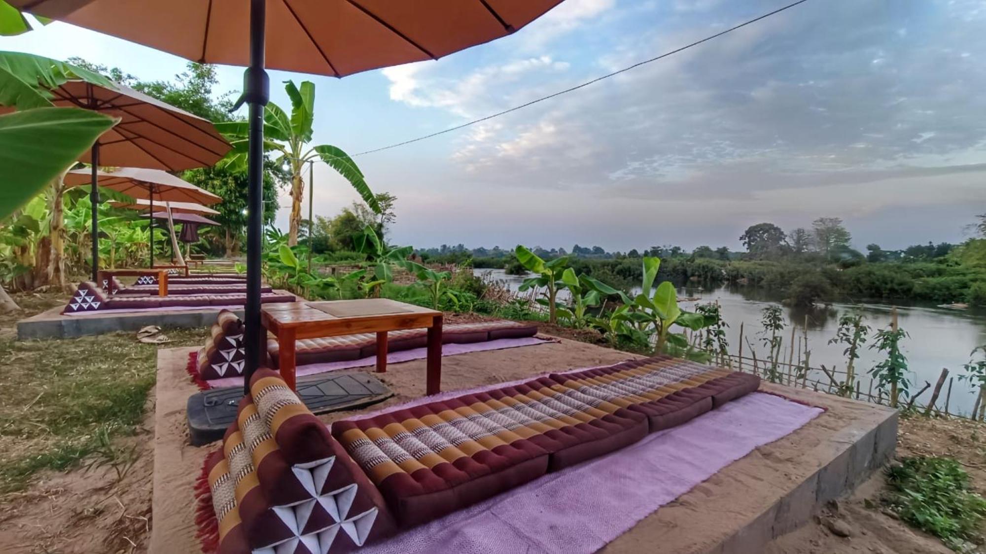 Chanhthida Guesthouse And The River Front Restaurant Ban Khon Exterior foto